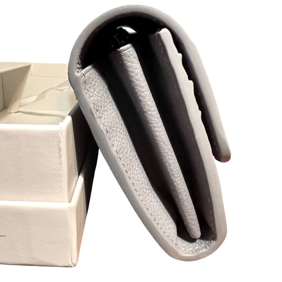 Moncrief London NWT Beautiful Tillie Winter
Taupe Leather Grained Wallet (P076) - Picture 6 of 11